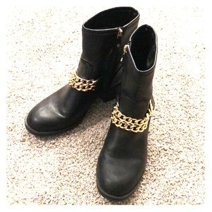 Chain link booties